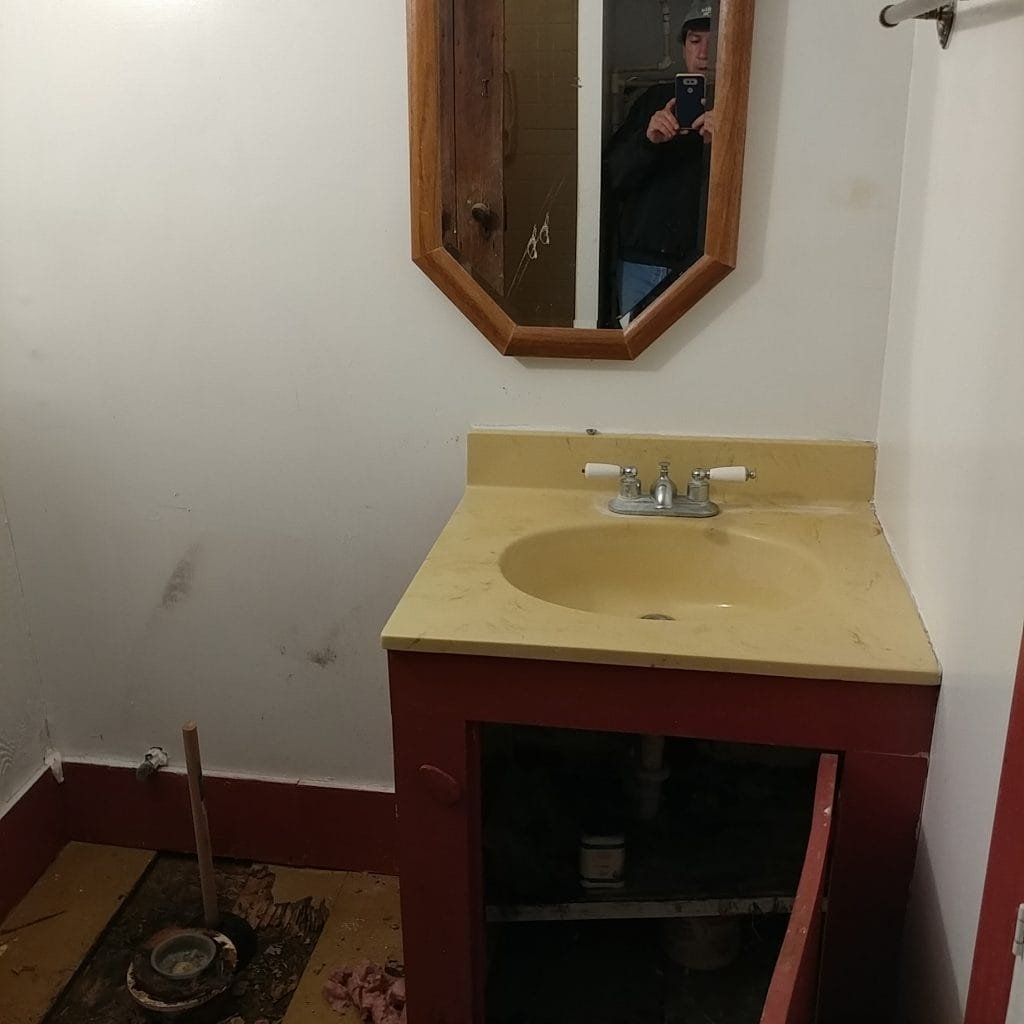 bath remodel before
