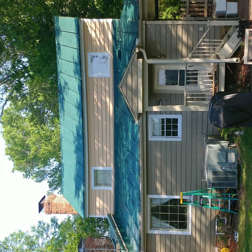Rear roof