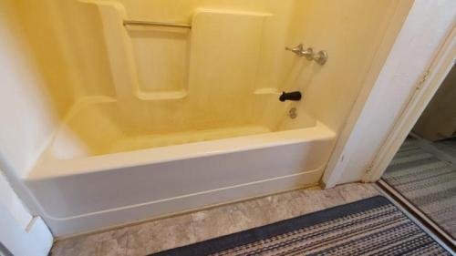 Old Tub/Shower 2